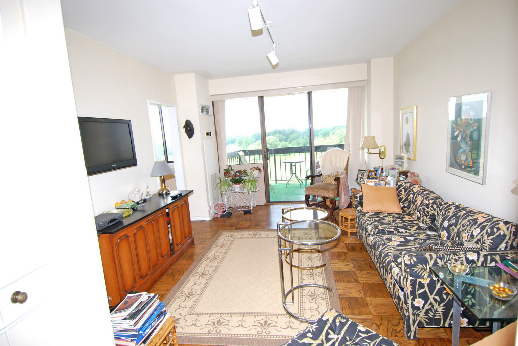 North Shore Towers Apt.