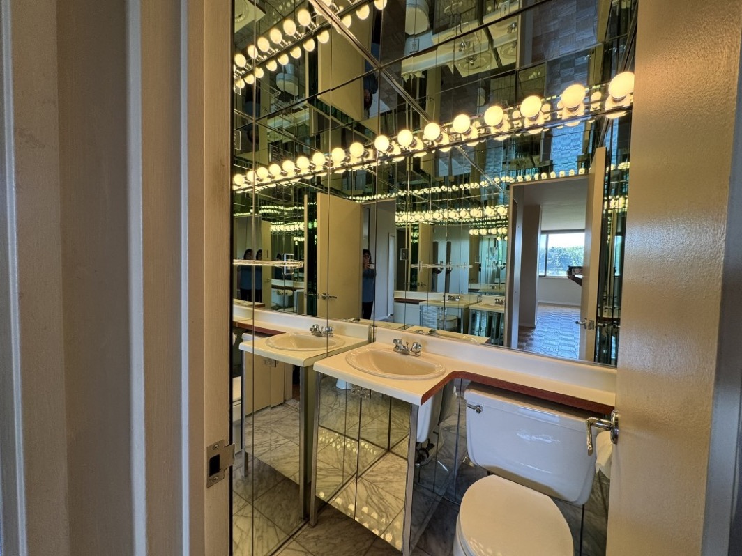 North Shore Towers Apt.