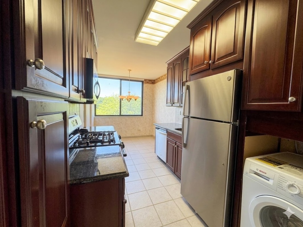 North Shore Towers Apt.