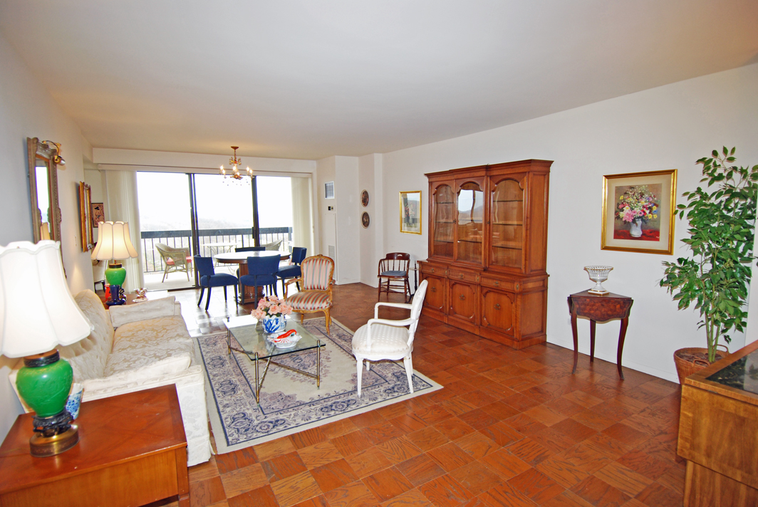 North Shore Towers Apt. 