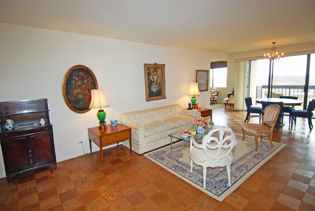 North Shore Towers Apt.