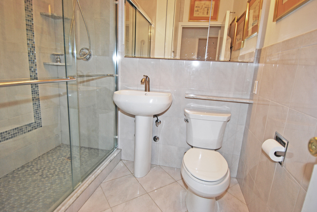 North Shore Towers Apt.