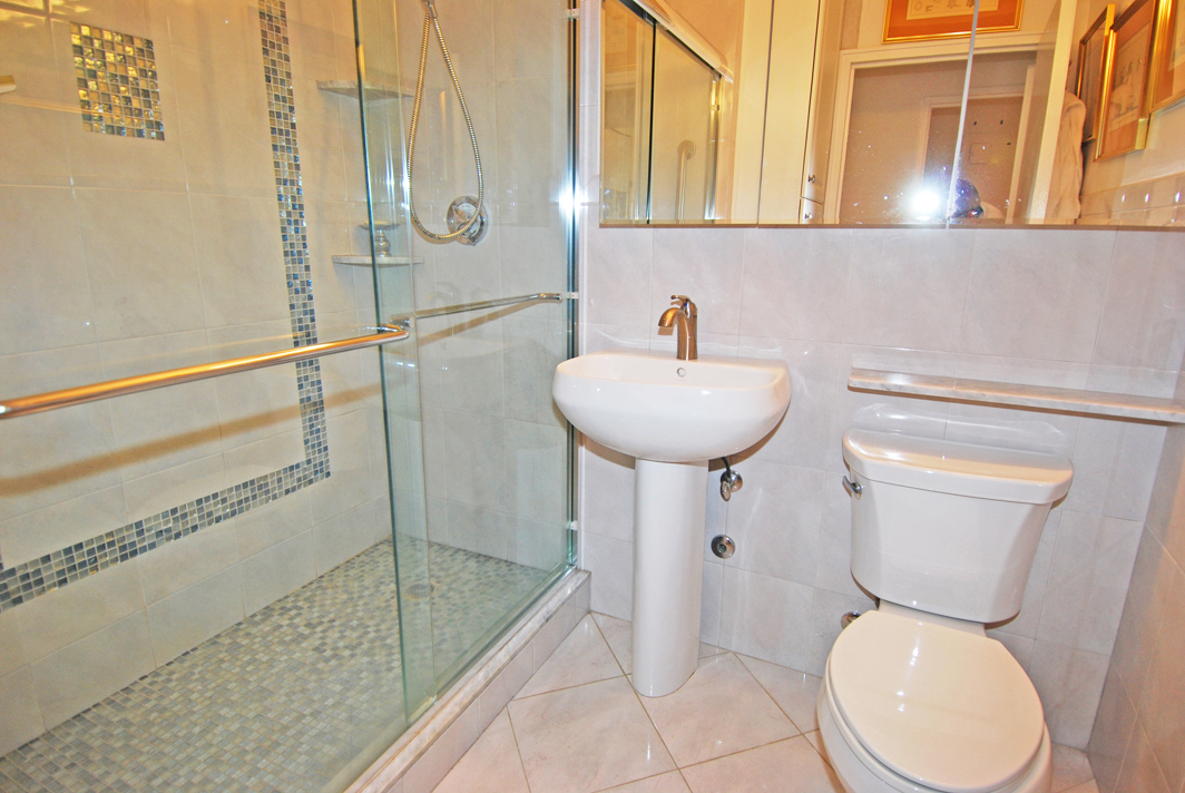 North Shore Towers Apt.