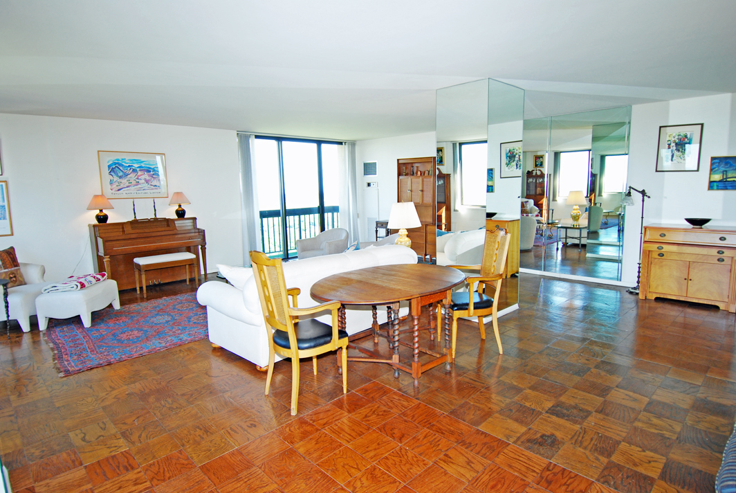 North Shore Towers Apt.