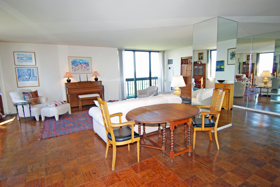 North Shore Towers Apt.