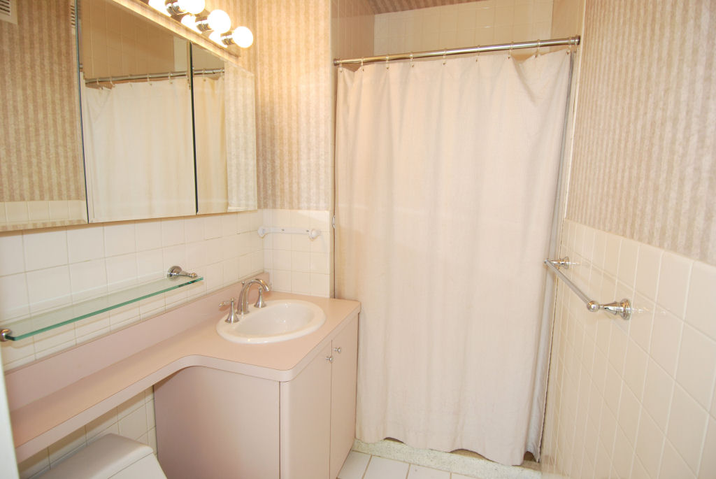 North Shore Towers Apt. - 1  bedrm., 2 baths