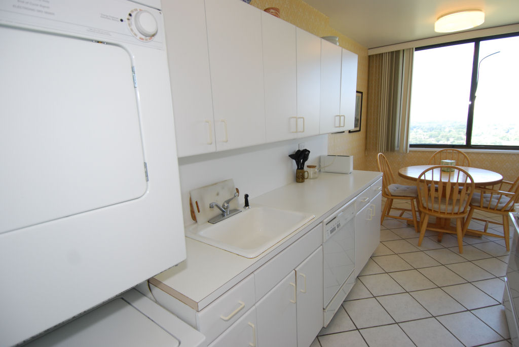 North Shore Towers Apt.