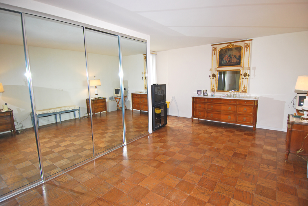 North Shore Towers Apt.