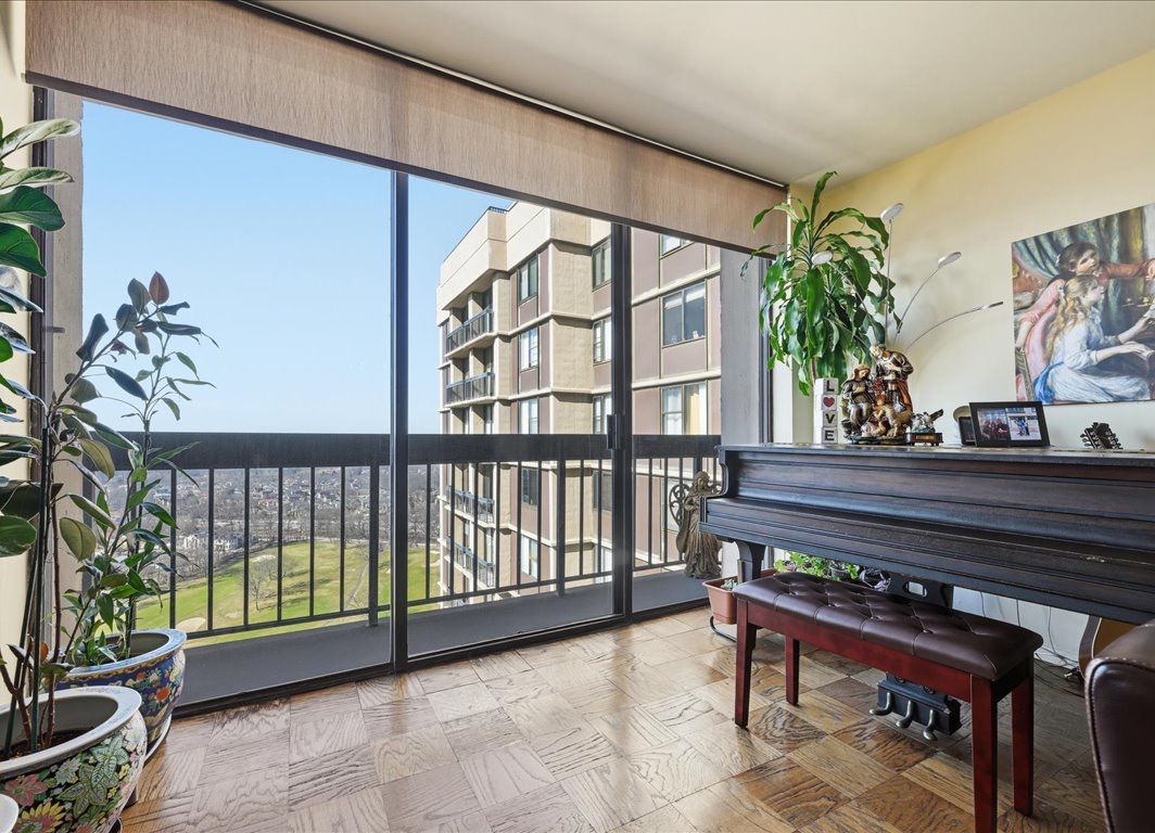 North Shore Towers Apt.