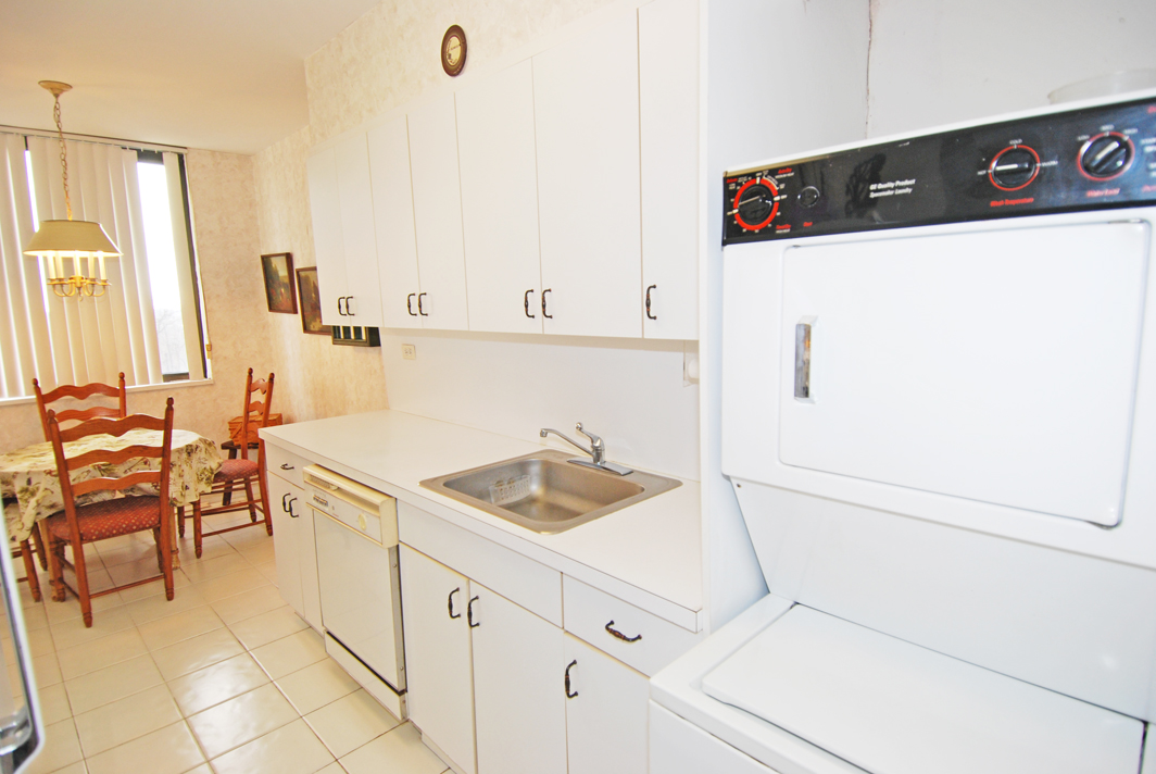 North Shore Towers Apt.