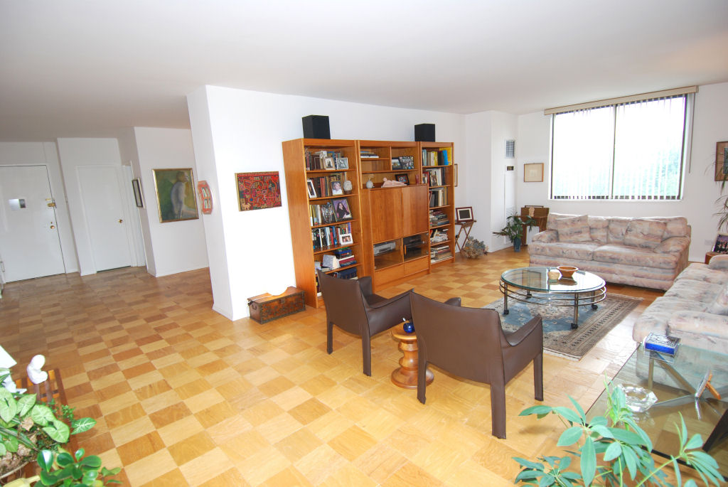 North Shore Towers Apt.