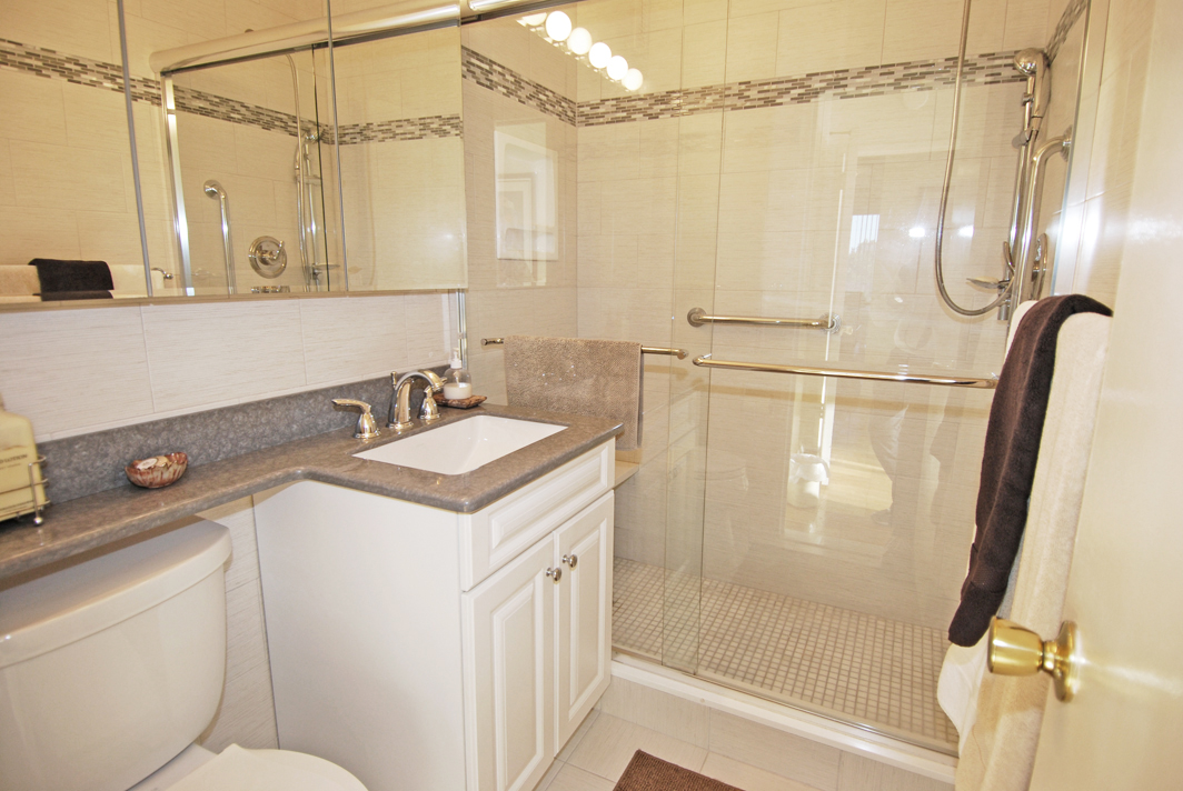 North Shore Towers Apt.