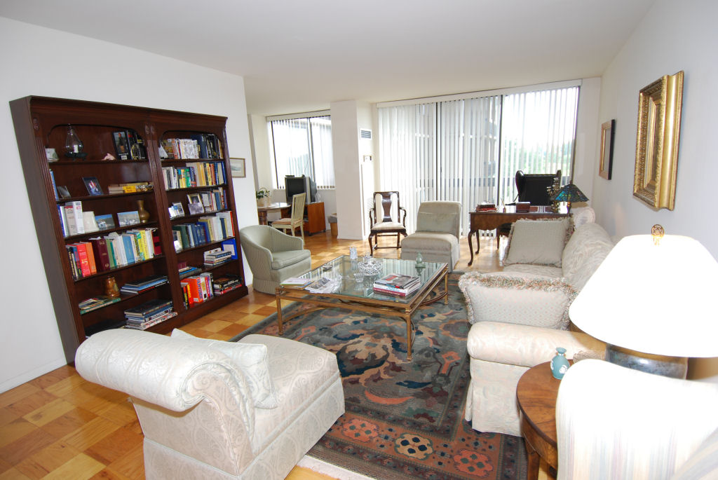 North Shore Towers Apt. 