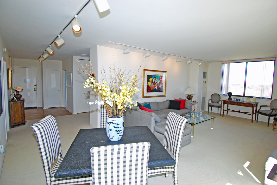 North Shore Towers Apt.