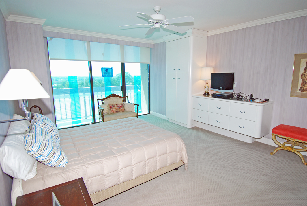 North Shore Towers Apt.