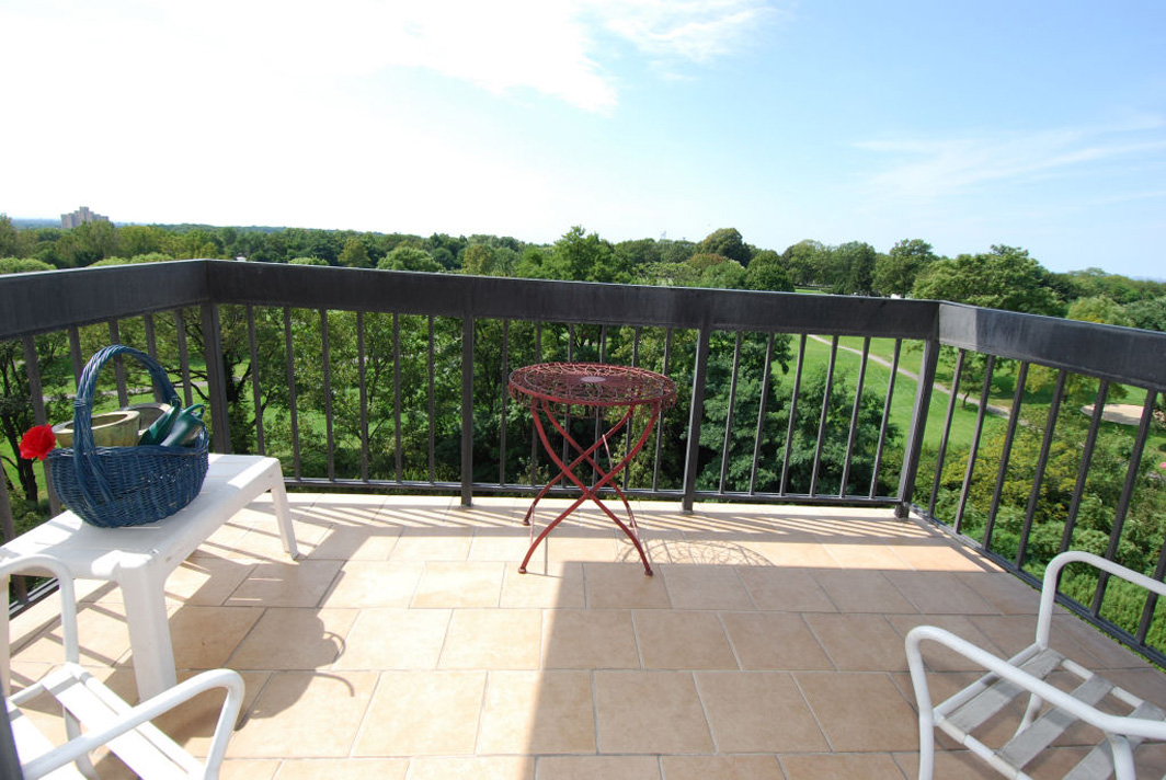 North Shore Towers Apt.