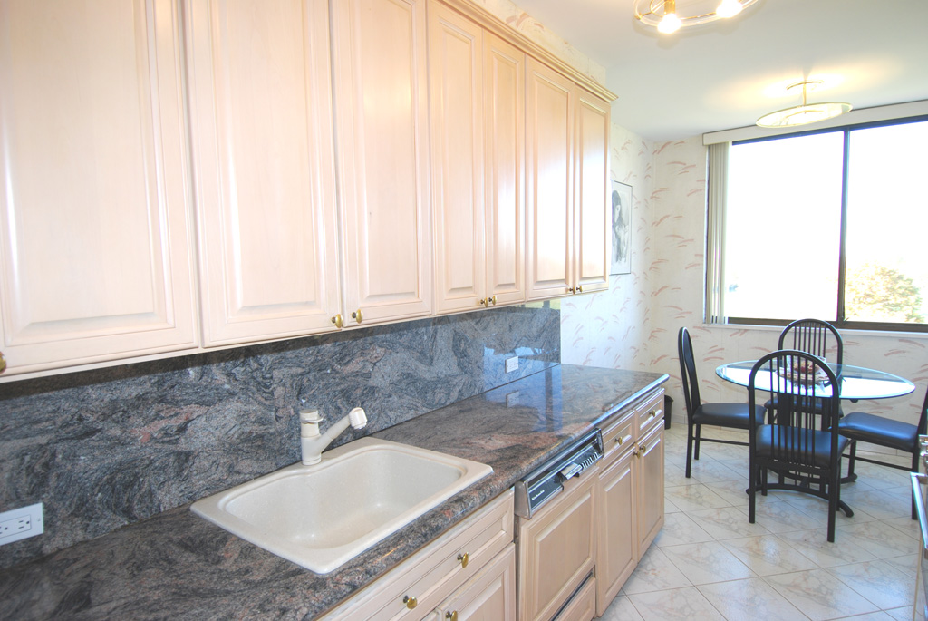 North Shore Towers Apt.