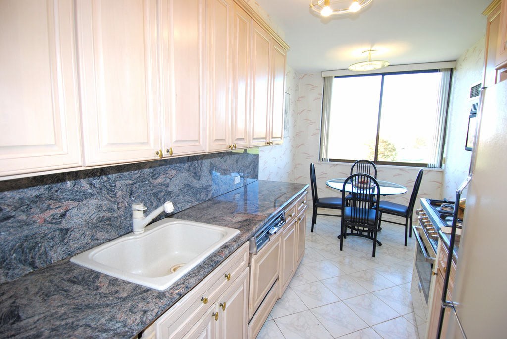 North Shore Towers Apt.