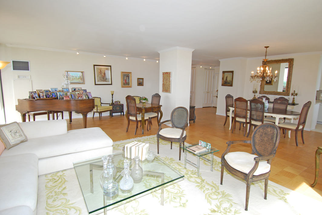 North Shore Towers Apt.