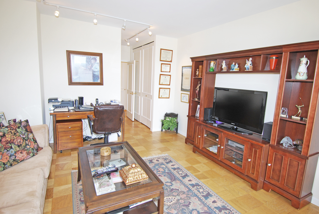 North Shore Towers Apt.