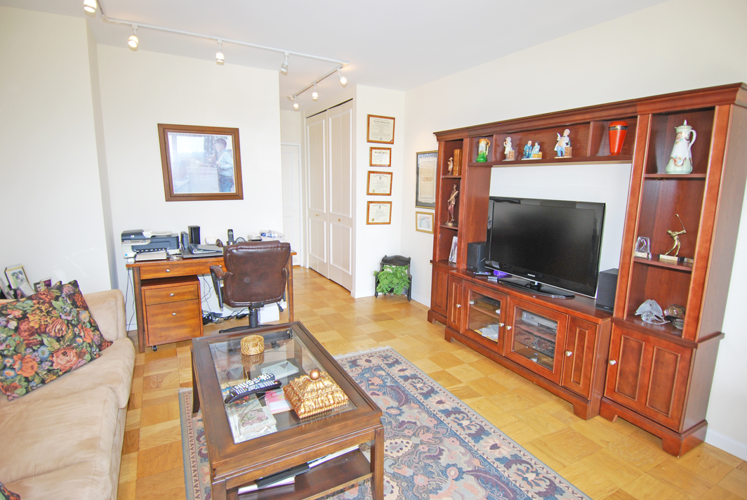 North Shore Towers Apt.