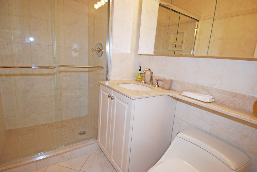 North Shore Towers Apt.