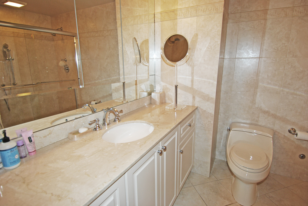 North Shore Towers Apt.