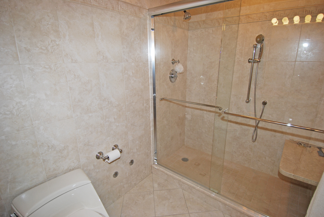 North Shore Towers Apt.