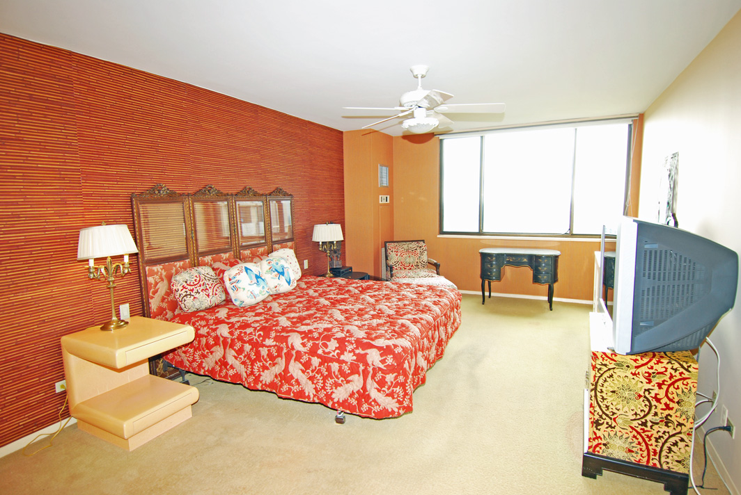 North Shore Towers Apartment