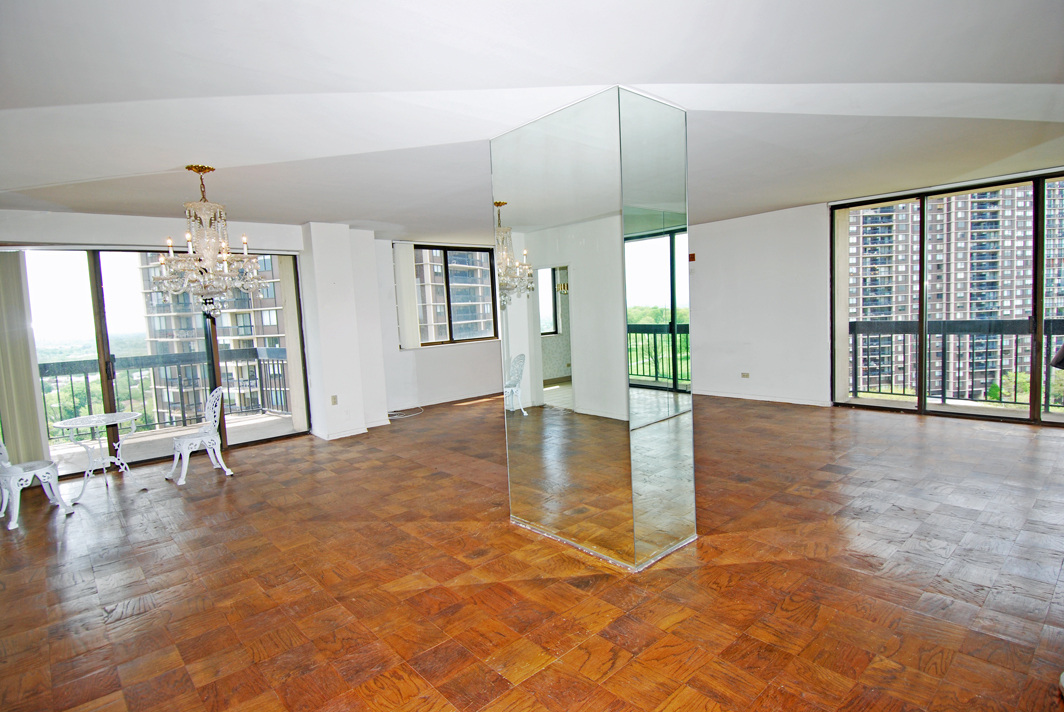 North Shore Towers Apartment