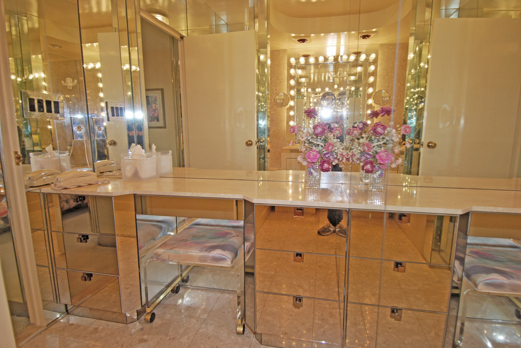 North Shore Towers Apartment