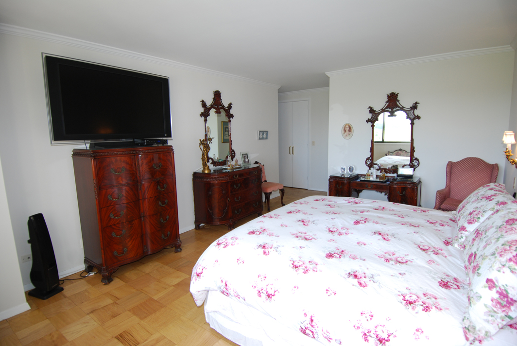 North Shore Towers Apartment