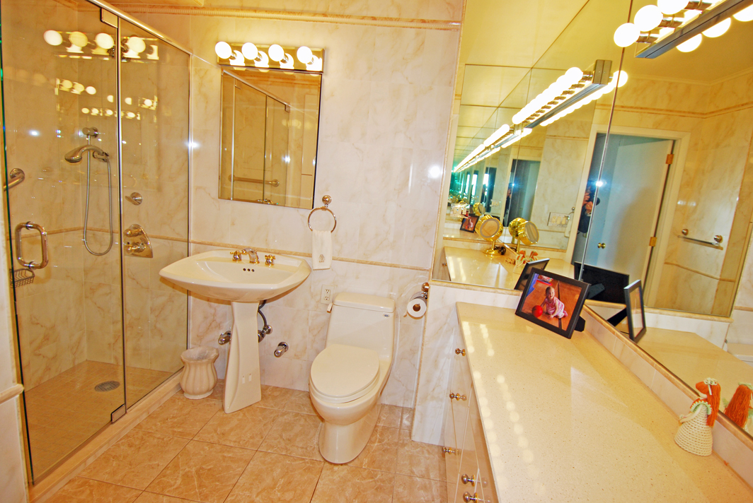 North Shore Towers Apartment