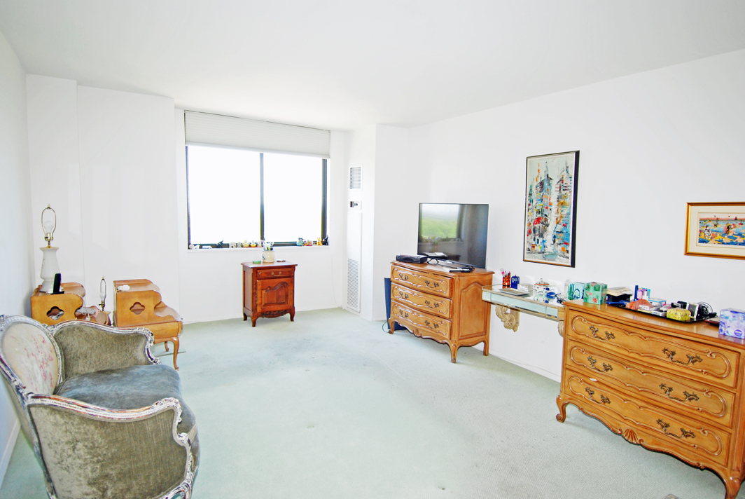 North Shore Towers Apartment