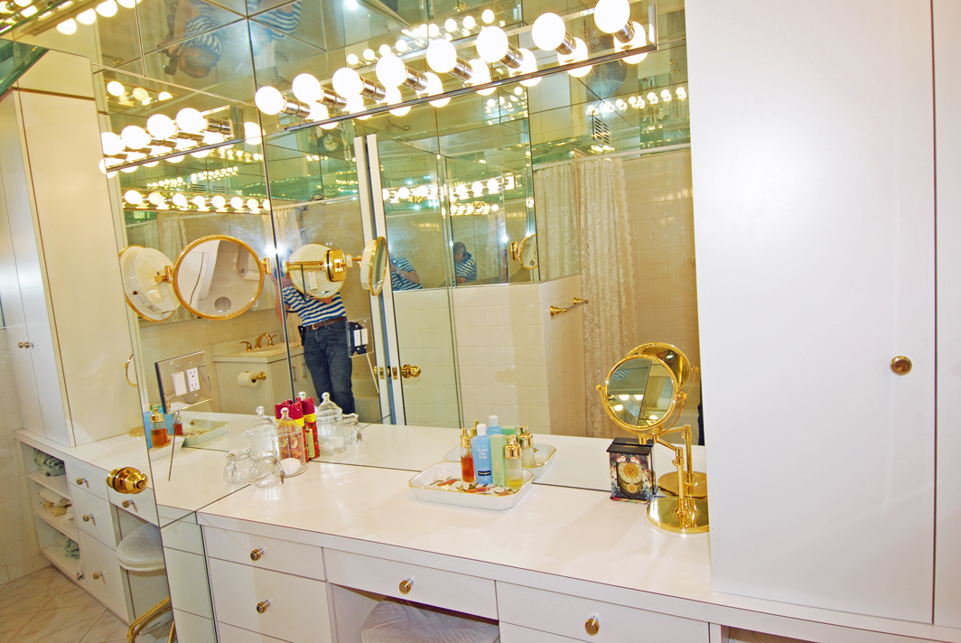 North Shore Towers Apartment