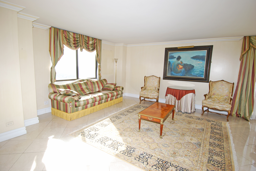 North Shore Towers Apartment