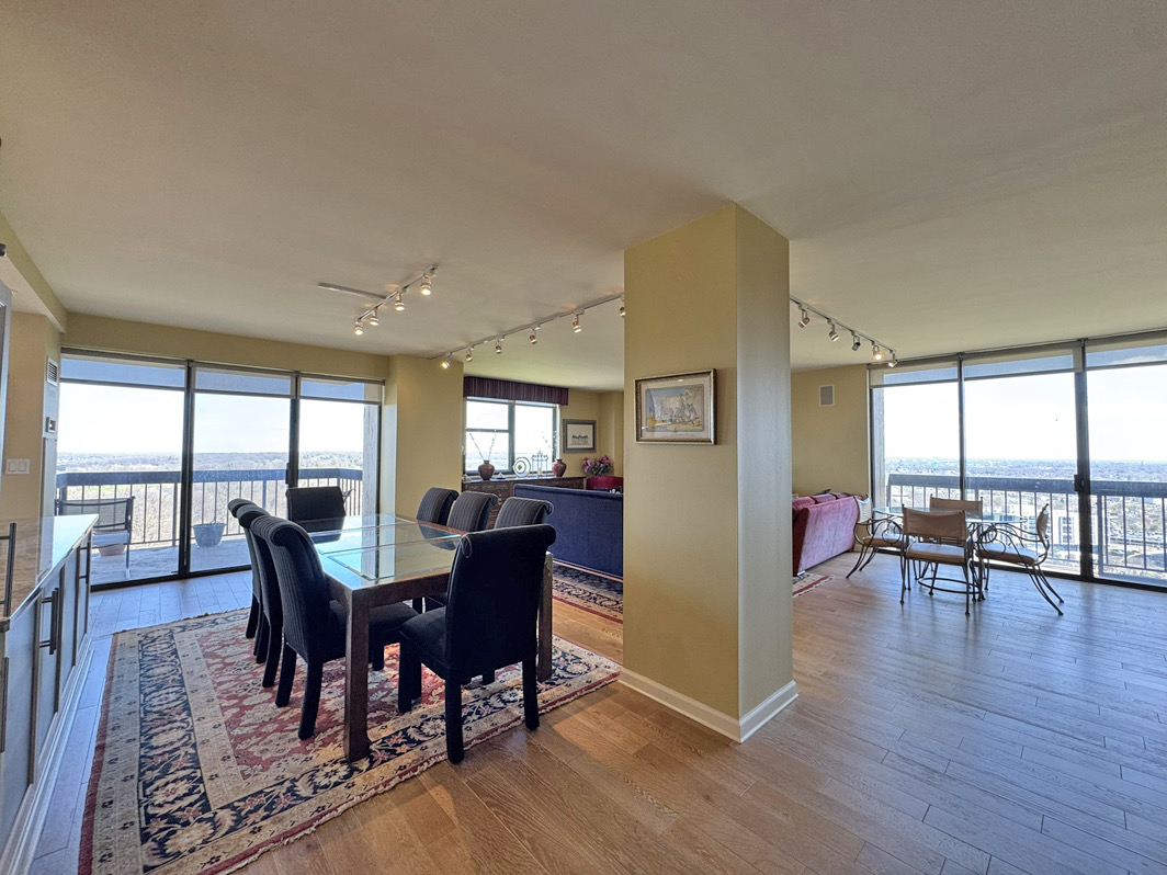 North Shore Towers Apt.