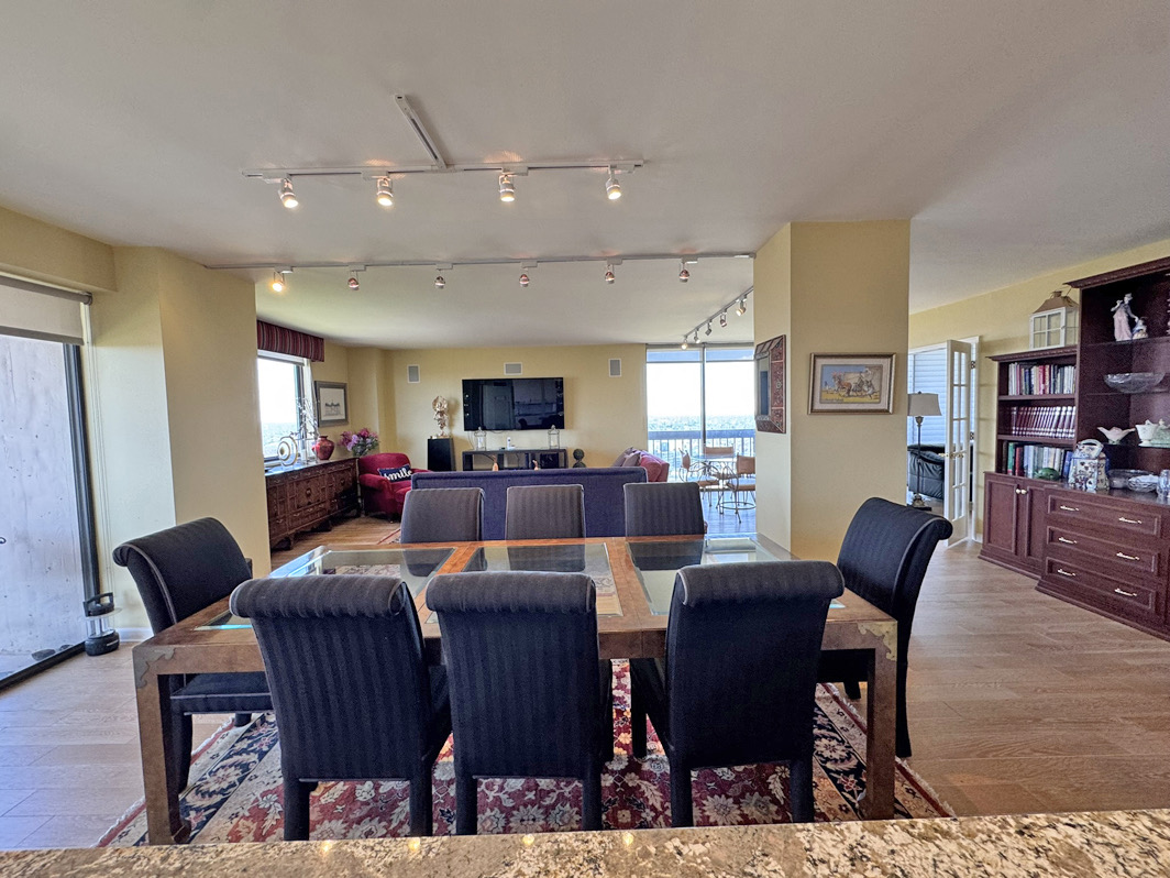 North Shore Towers Apt.