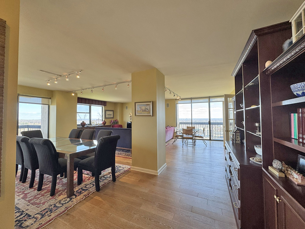 North Shore Towers Apt.