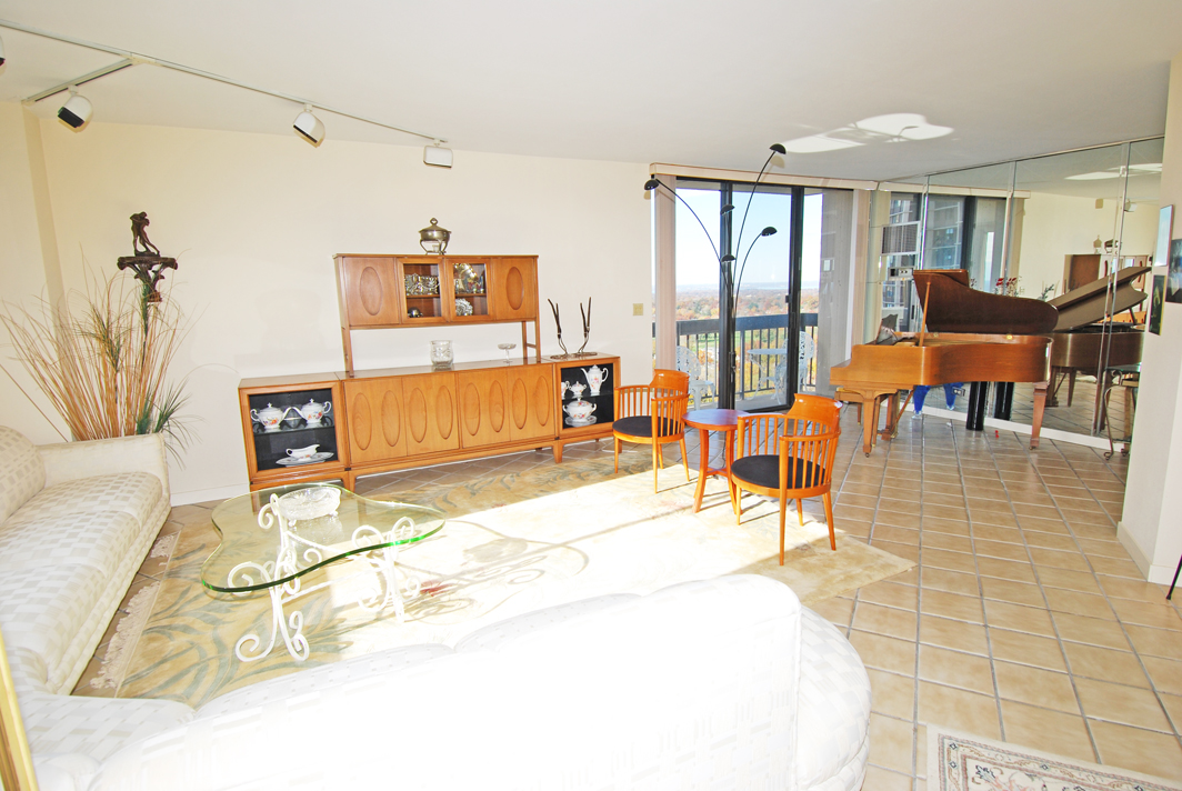 North Shore Towers Apt. 