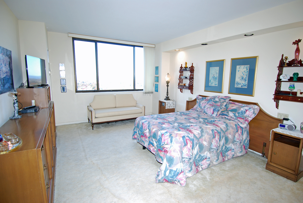 North Shore Towers Apt.