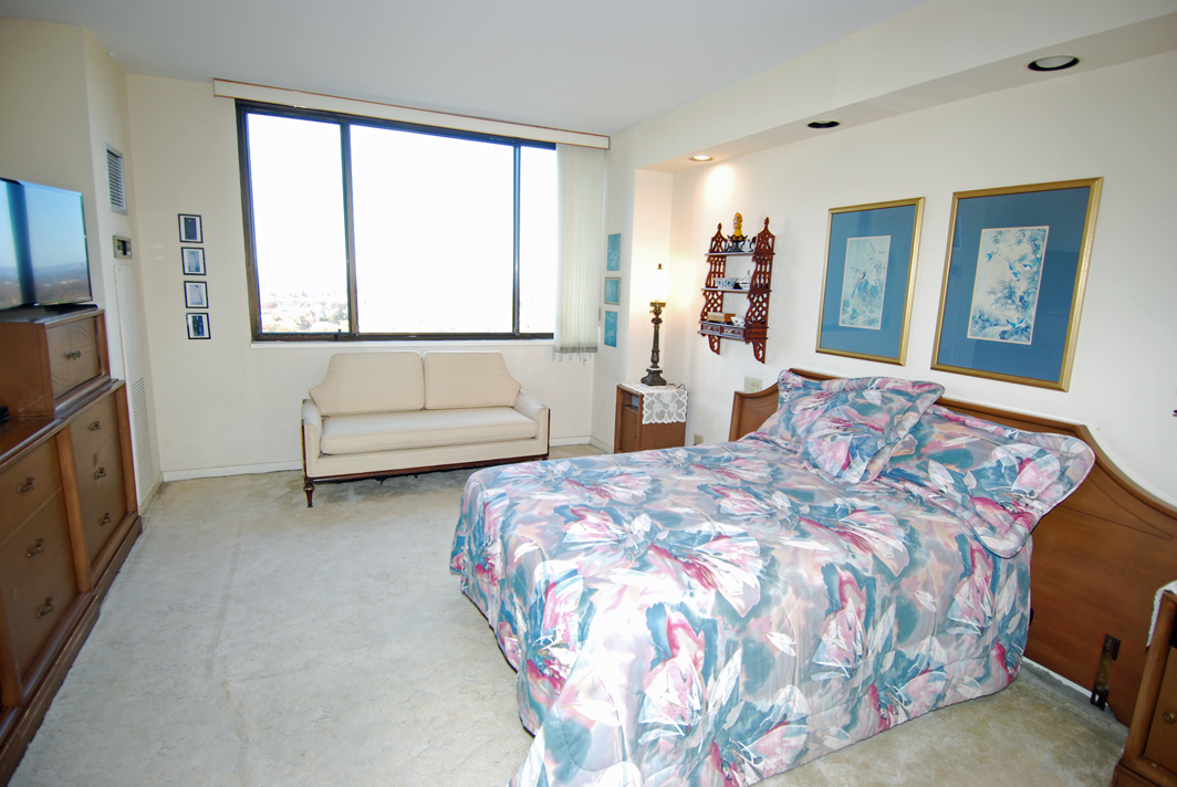 North Shore Towers Apt.