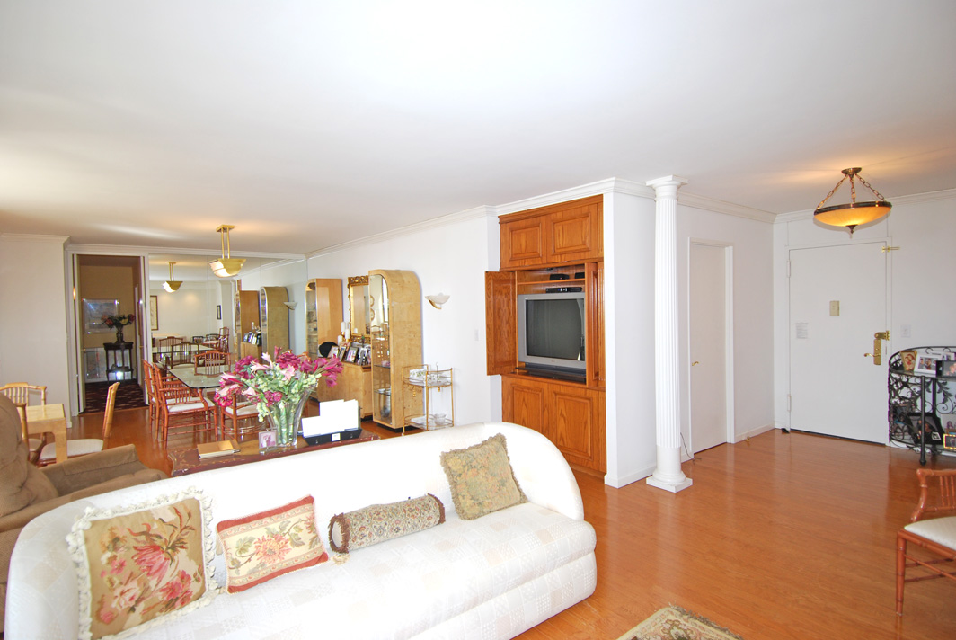 North Shore Towers Apartment