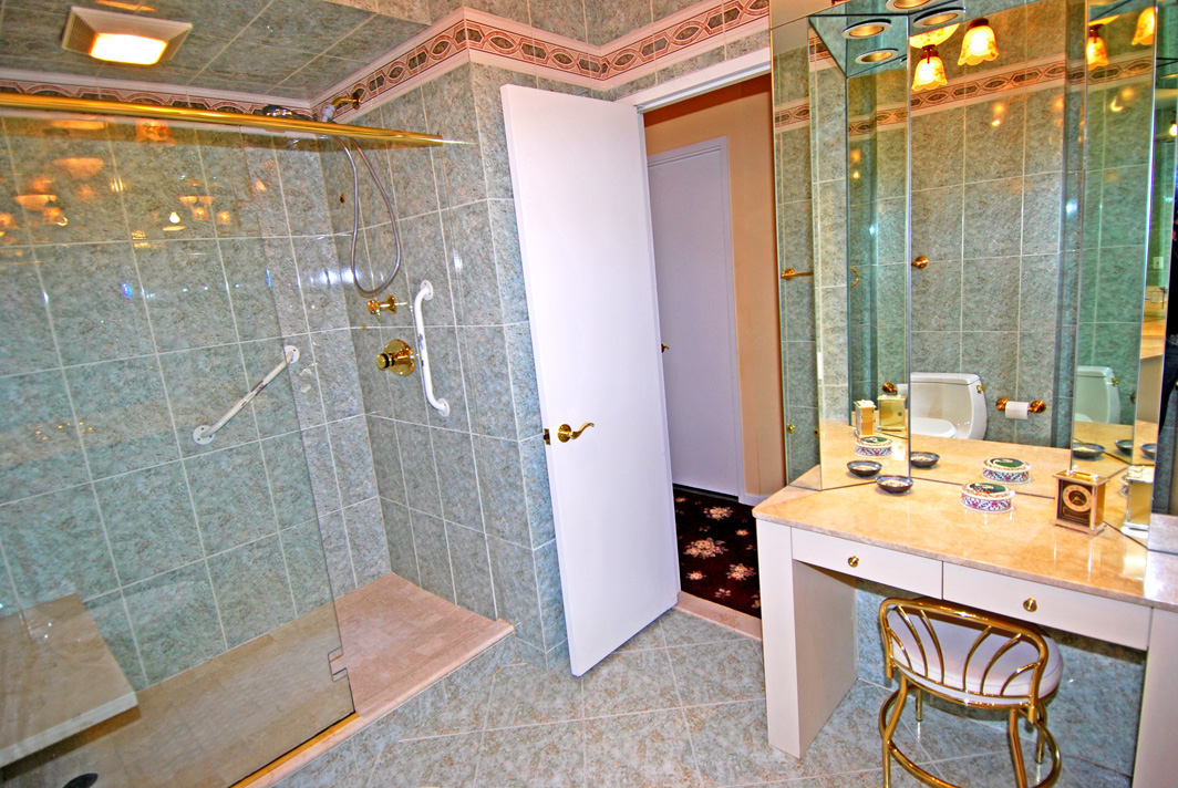 North Shore Towers Apartment