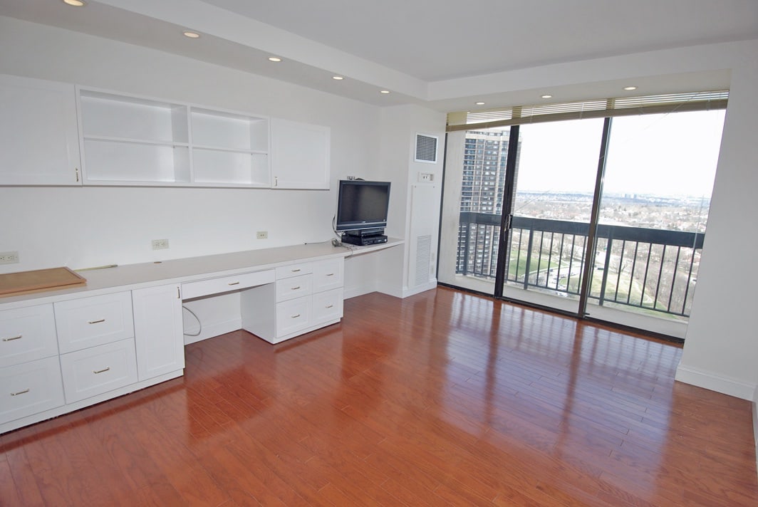 North Shore Towers Apt.