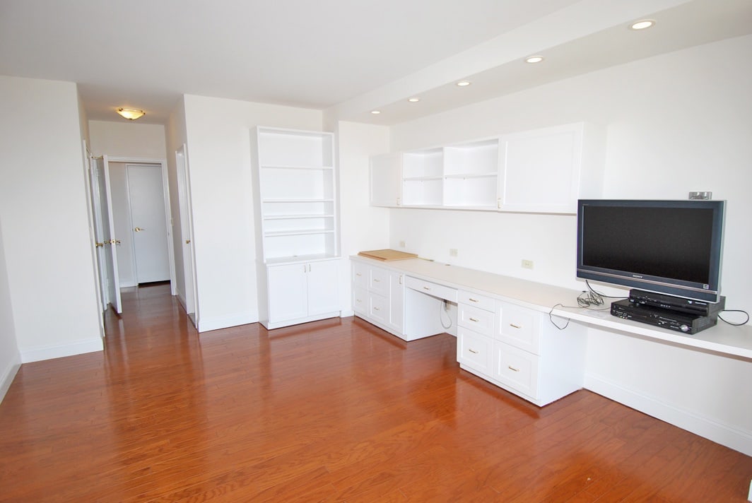 North Shore Towers Apt.