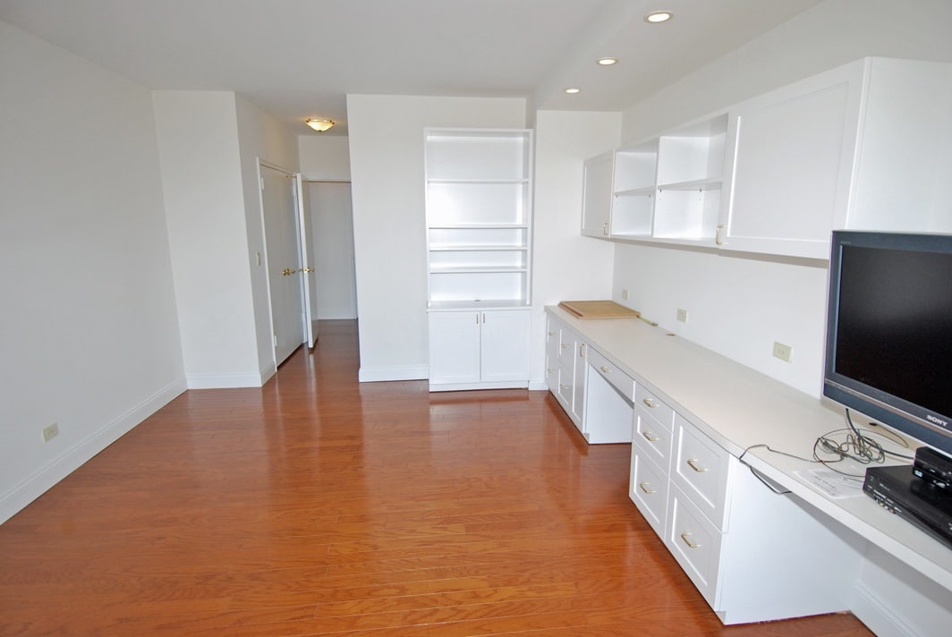 North Shore Towers Apt.