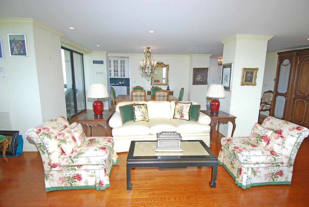 North Shore Towers Apartment