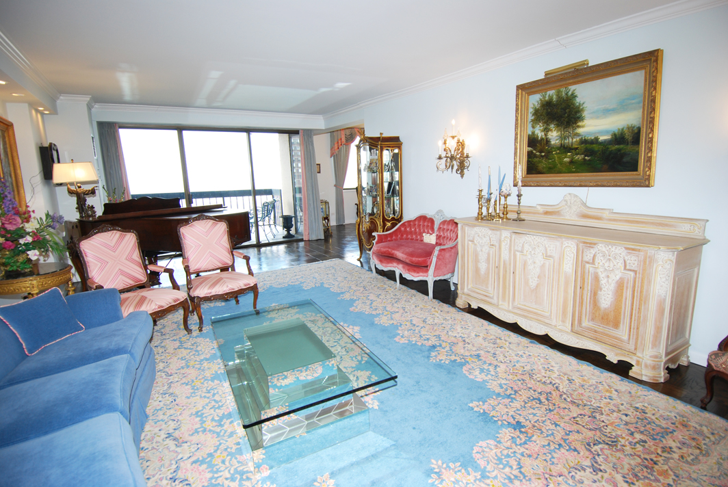 North Shore Towers Apartment