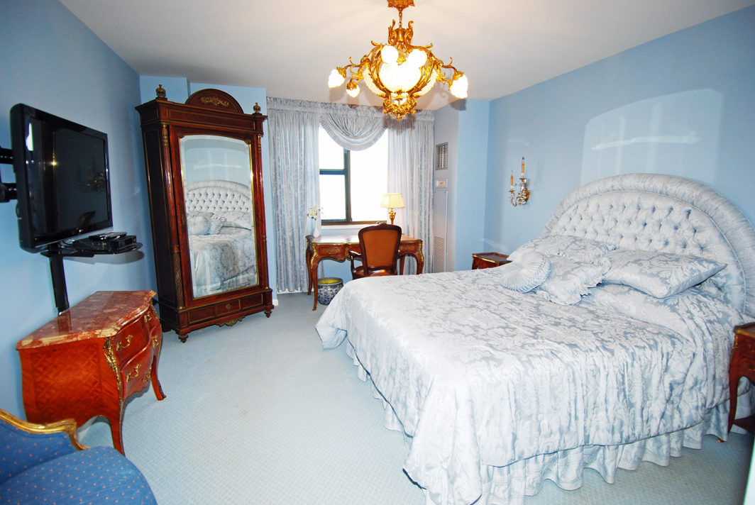 North Shore Towers Apartment